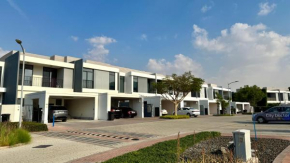 Serene & Spacious 3BR All En-Suite Villa with Assistant's Room - Walk to Mall & Restaurants